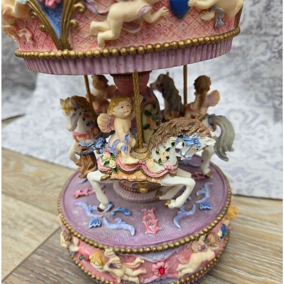 Beautiful Collectible Carousel That Lights Up With Use Of Batteries And Winds Up - Picture 13 of 15